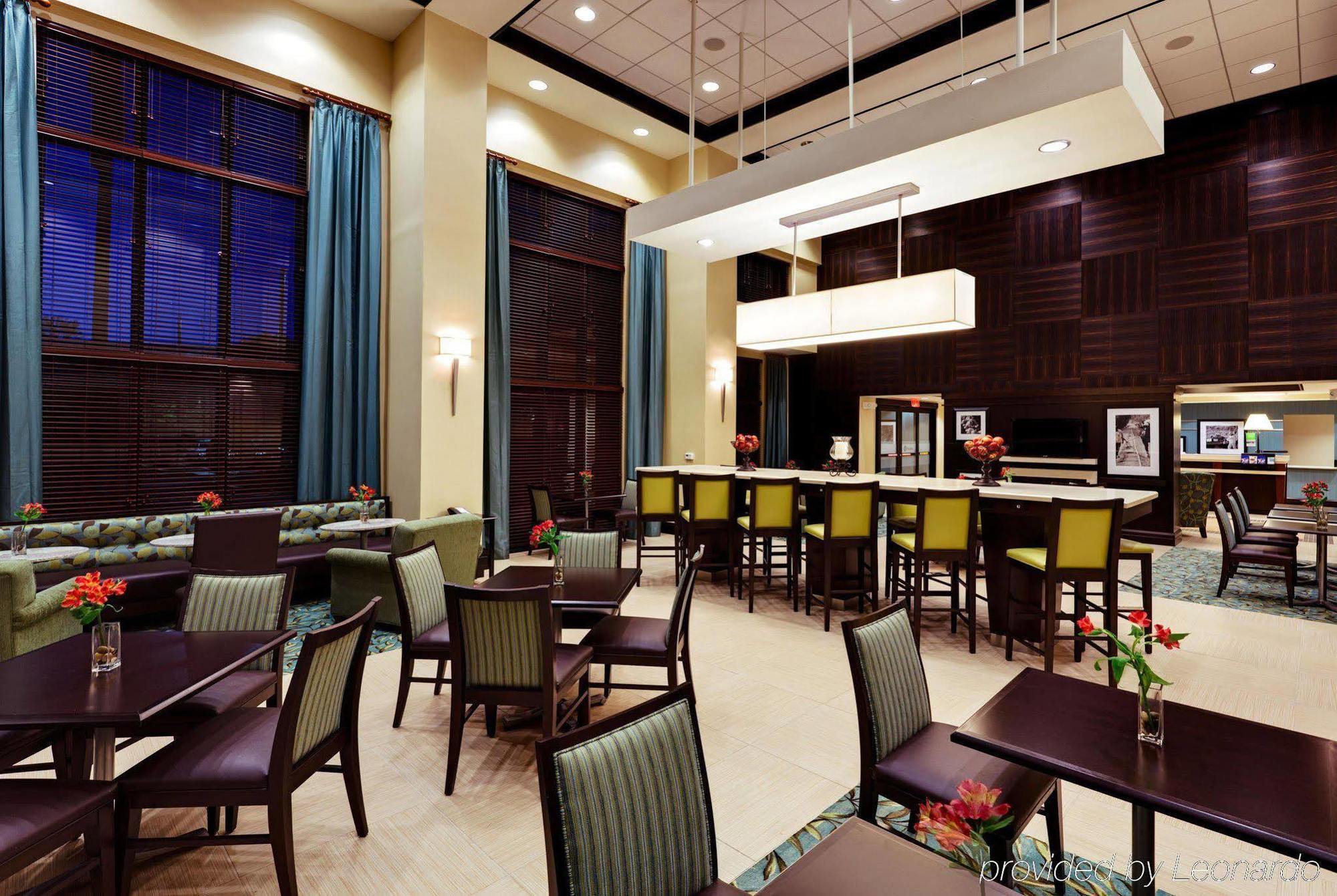 Hampton Inn & Suites Mahwah Restoran gambar